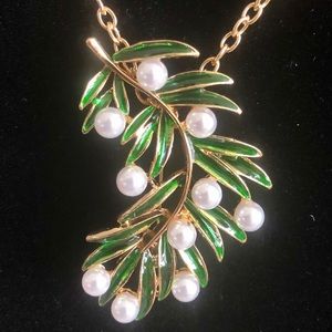 Betsey Johnson Palm Leaf Brooch Pendant Necklace